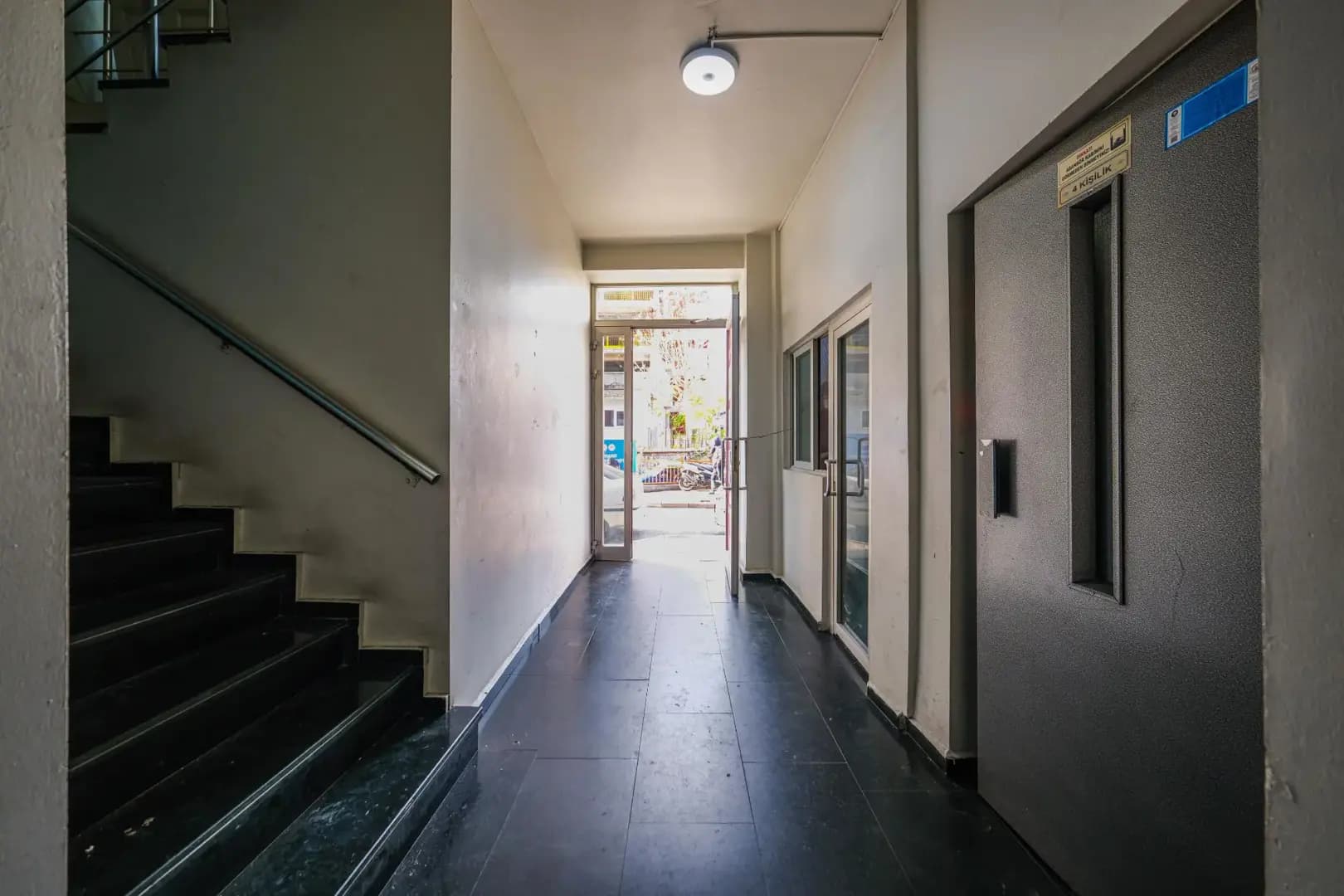 KAĞITHANE MAIN ARTERY COMMERCIAL BUILDING
