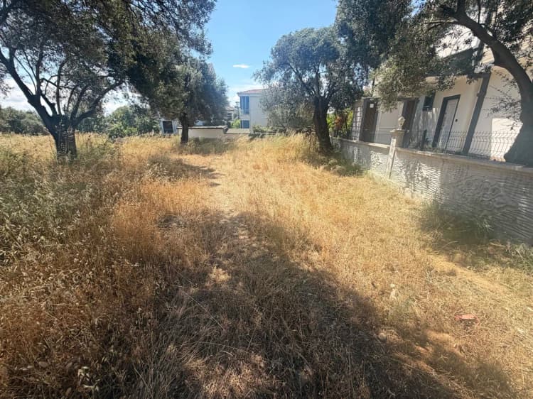 Land for Sale in Güre, Close to the Sea, 25% Zoning, Suitable for a Villa