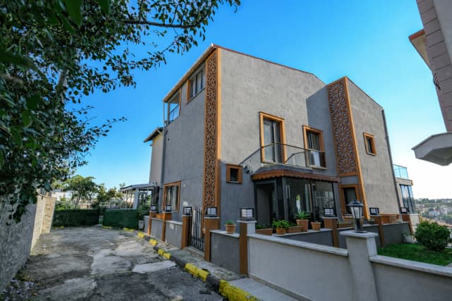5+1 Villa with Pool, Sauna, and Turkish Bath in Özyörem Site