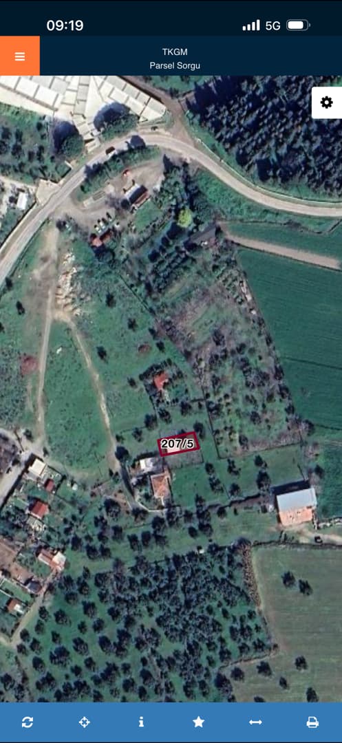 Villa-Zoned Land for Sale in Çıkrıkçı, Electricity and Water Ready